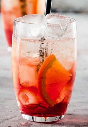 Negroni cocktail in een glas