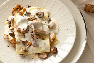 Lasagne met paddenstoelen, salie en krokante kalkoen